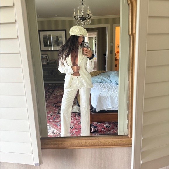 Dolce Gabbana white corduroy vintage pantsuit with matching hat. - Picture 11 of 15